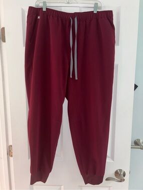 Figs Tansen men's burgundy scrubs joggers xxl